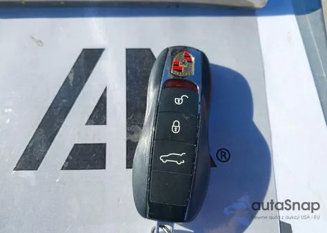 2016 Porsche Macan Turbo z USA, uszkodzony, nr VIN WP1AF2A58GLB90436